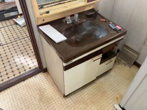 洗面台交換工事の施工前2